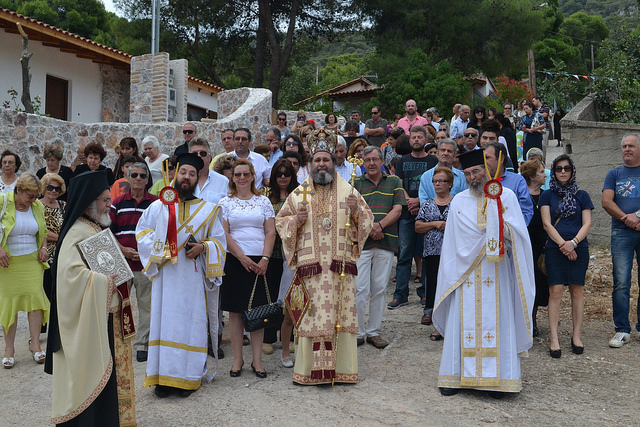 Τιμώντας το Πανάγιον Πνεύμα στη Σαλαμίνα