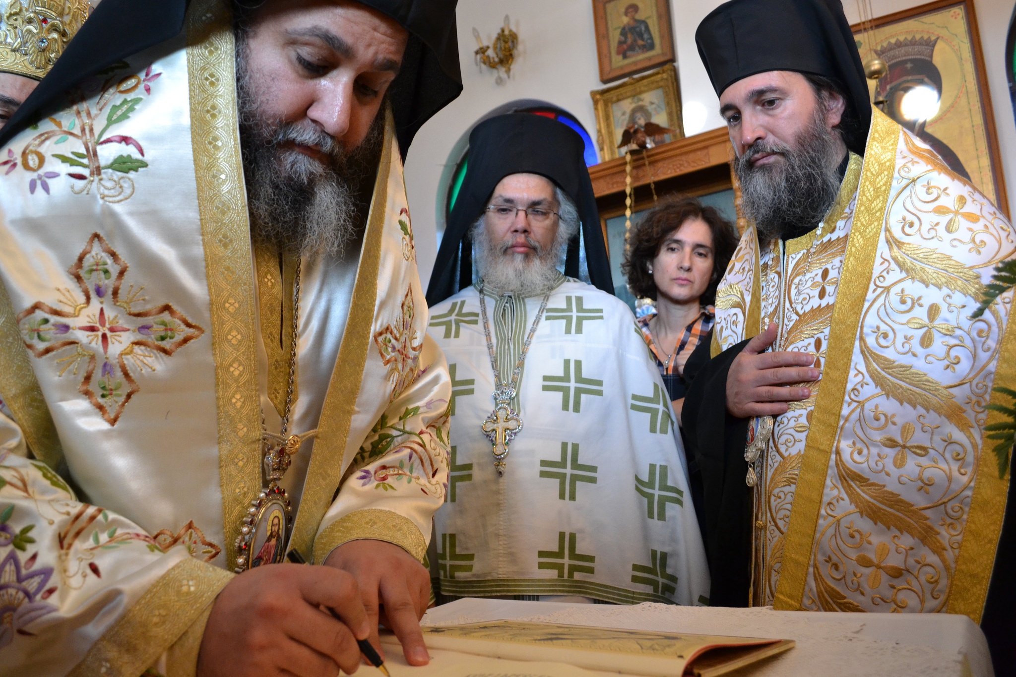 Ιστορικές στιγμές στην Αίγινα κατά την Αγιοκατάταξη