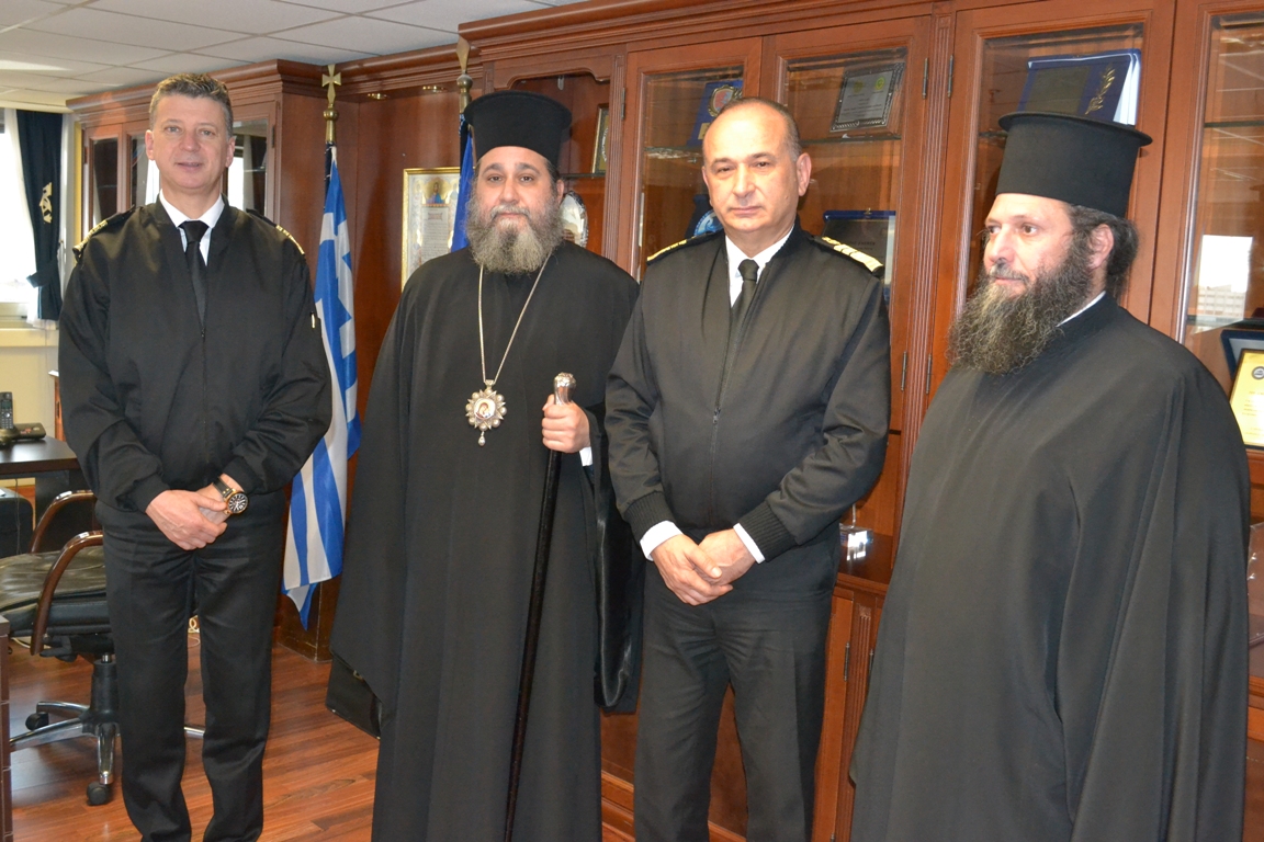 Ο Σεβασμιώτατος στόν Αρχηγό του Λιμενικού