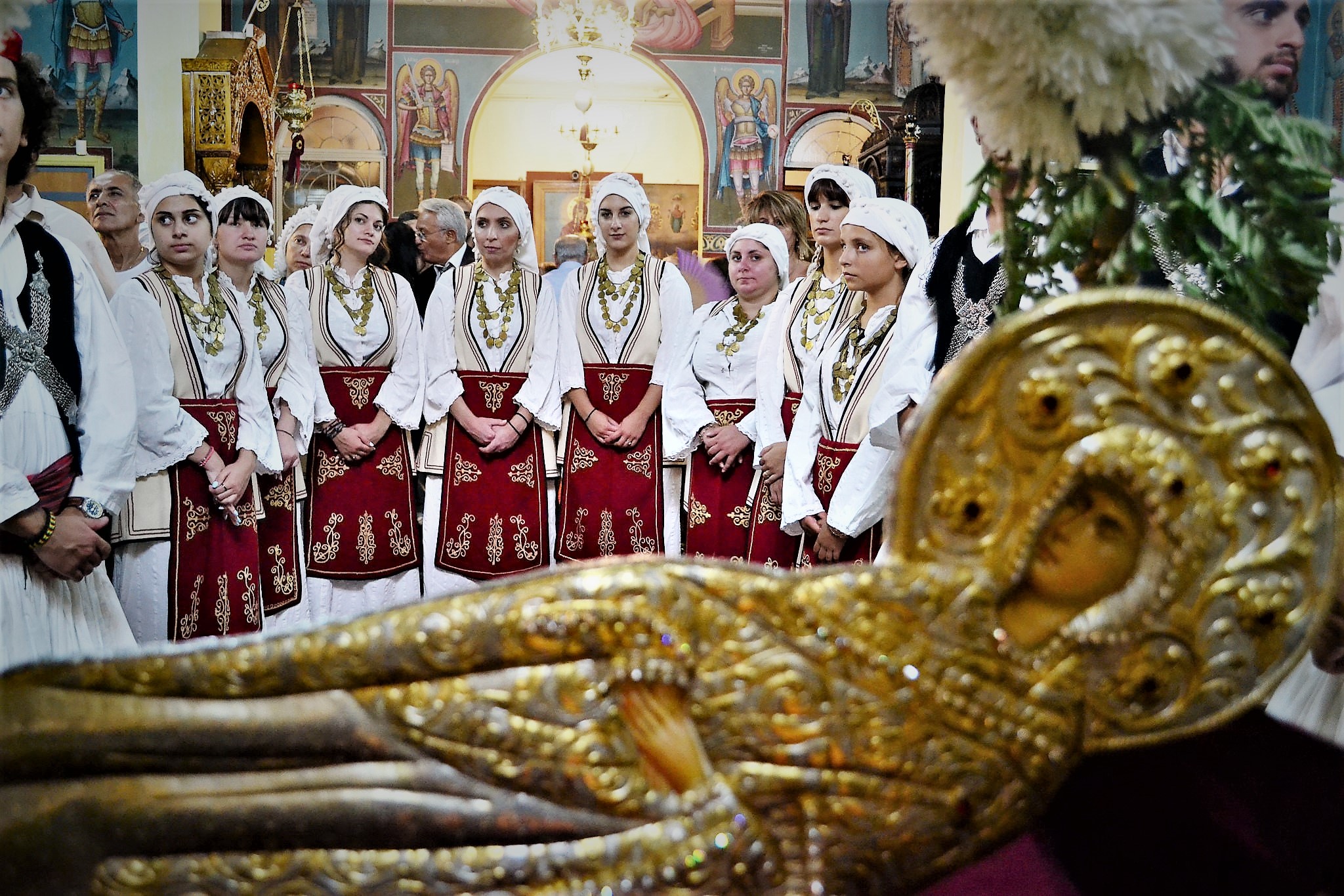 Εν τη Κοιμήσει τον κόσμον ου κατέλιπες Θεοτόκε.