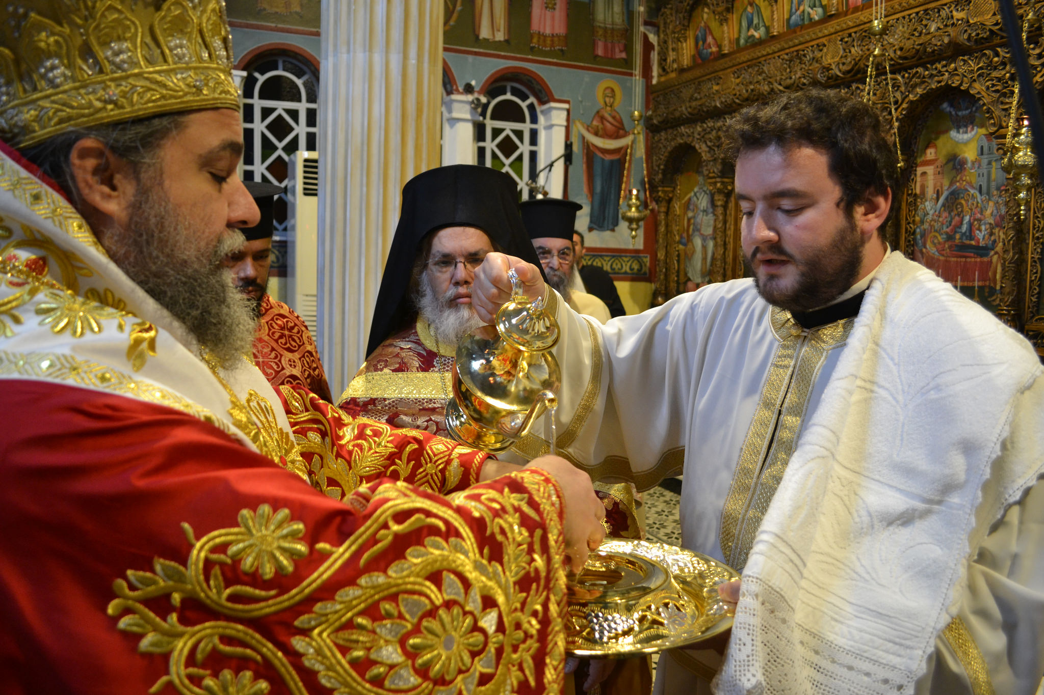Είς Διάκονο χειροτονία στον Καθεδρικό Πειραιώς