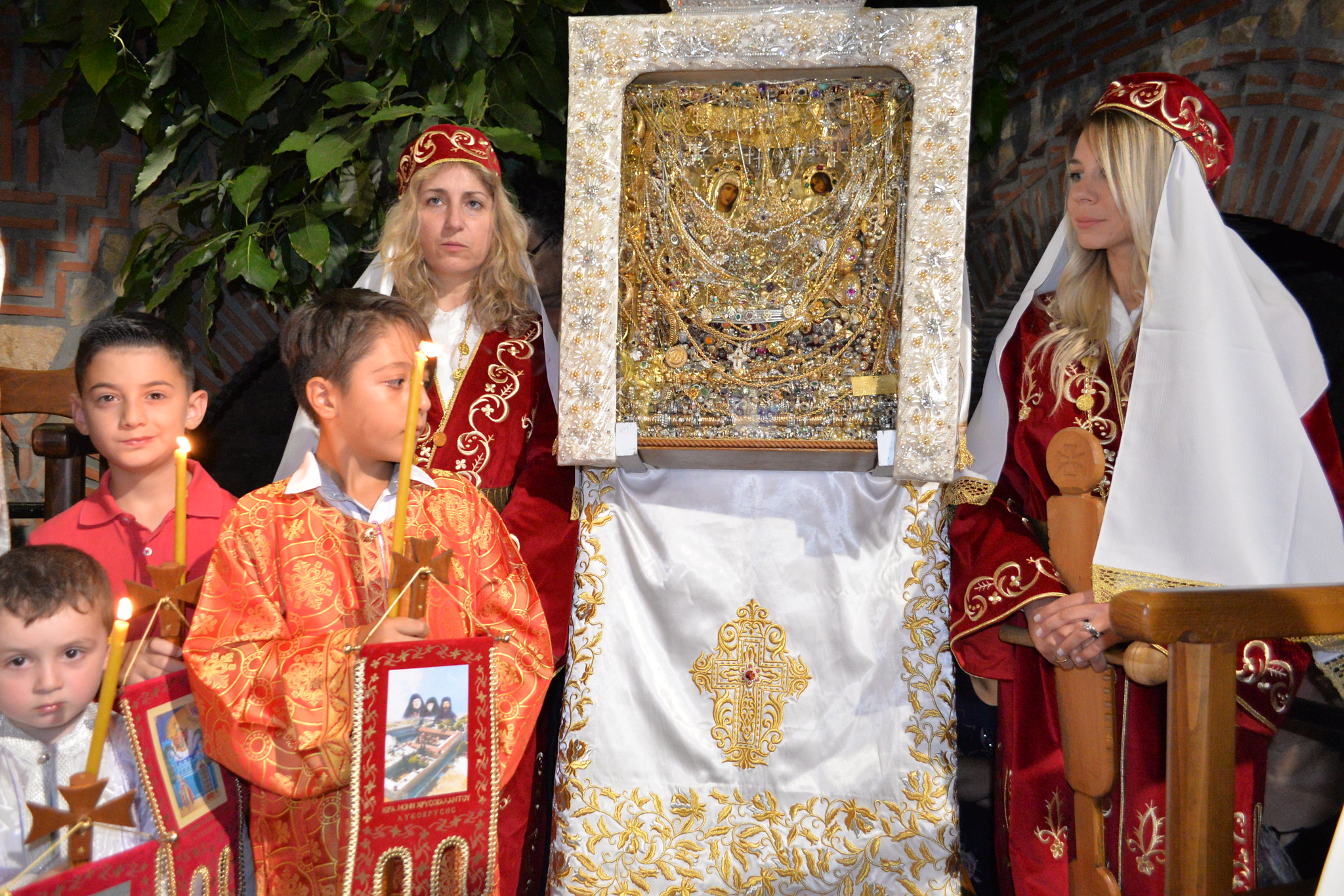Της Οσίας μητρός ημών Ειρήνης της Χρυσοβαλάντου.