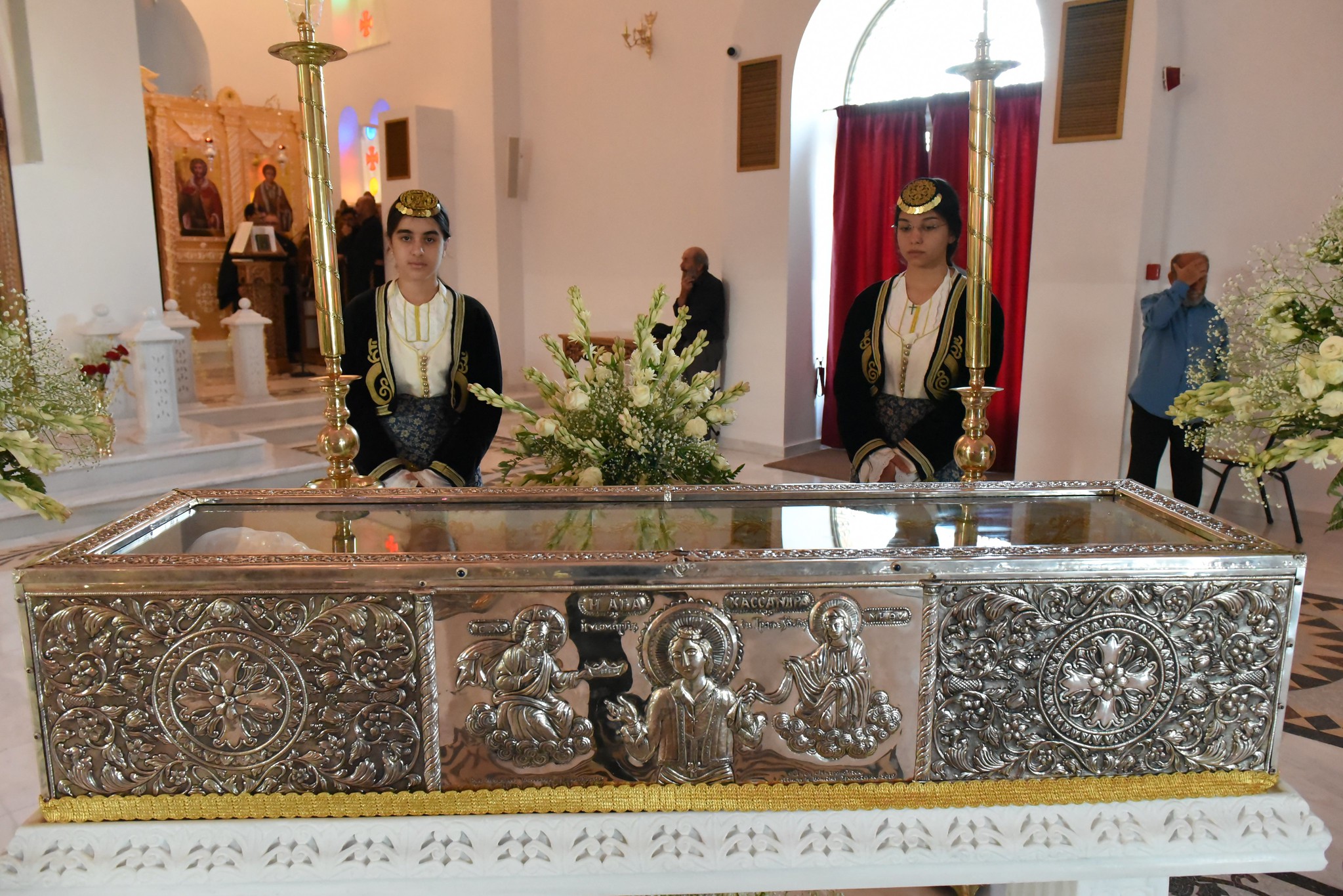 Η Πρόοδος του Τιμίου Σταυρού και Της Αγίας Κασσάνδρας