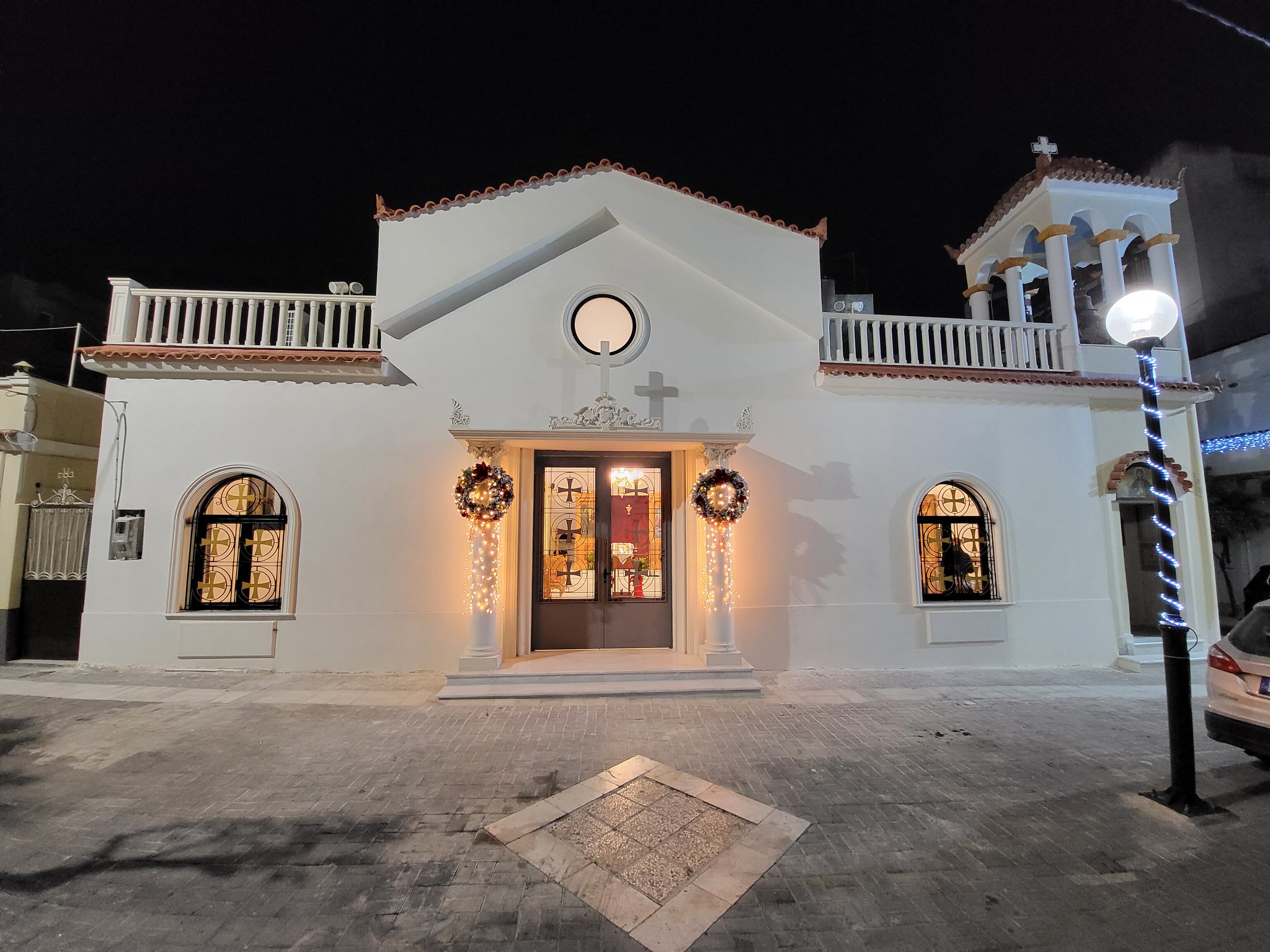 Παραμονή Χριστουγέννων και τα κάλαντα στο Σεβασμιώτατο