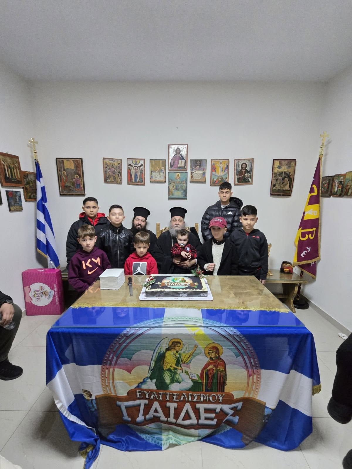 Κοπή πίτας και πρωτοχρονιάτικα τραγουδια απο τους Ευαγγελισμού Παίδες.